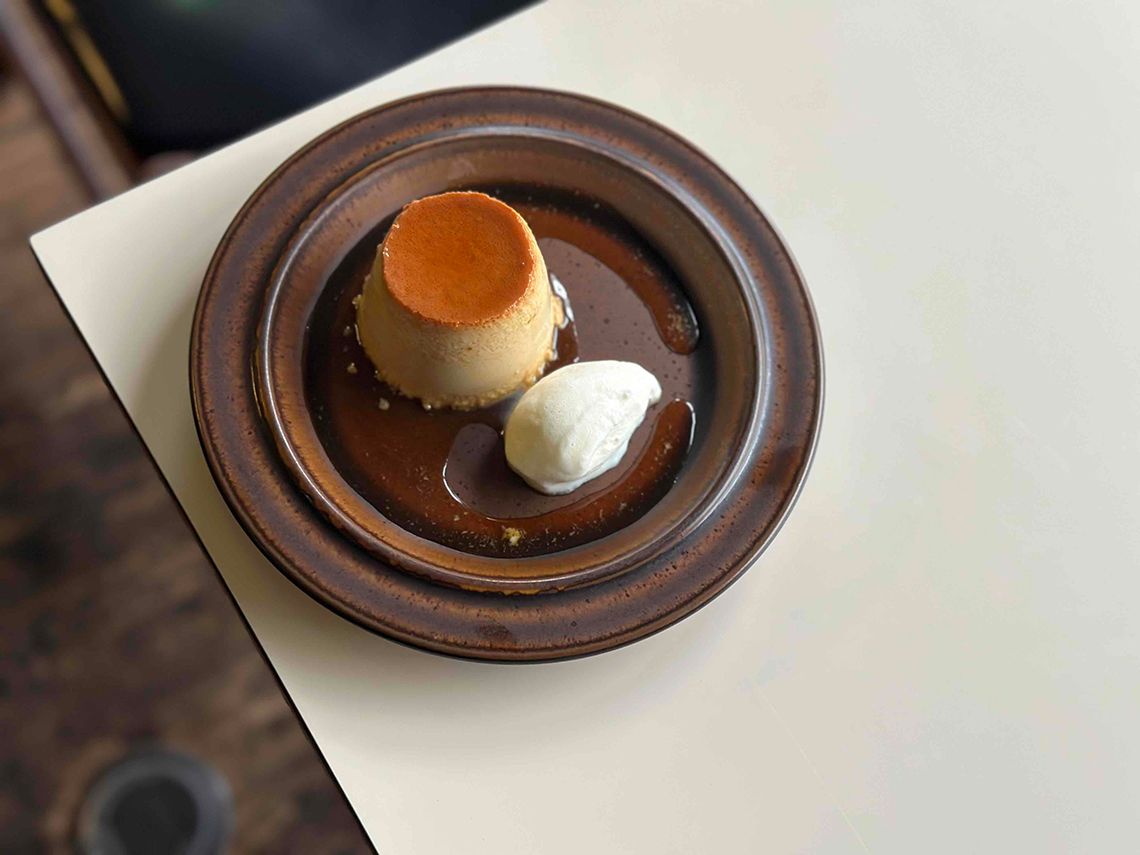 プリンと添えられたクリーム