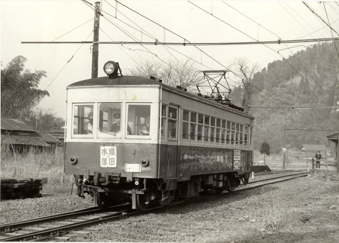 鯖浦線の電車。樫津駅を発車した水落行き（写真：福井鉄道）