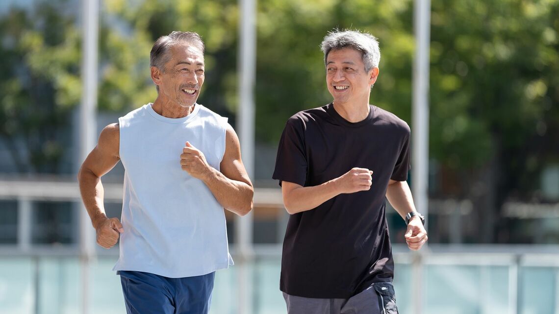 体力作りに励む男性