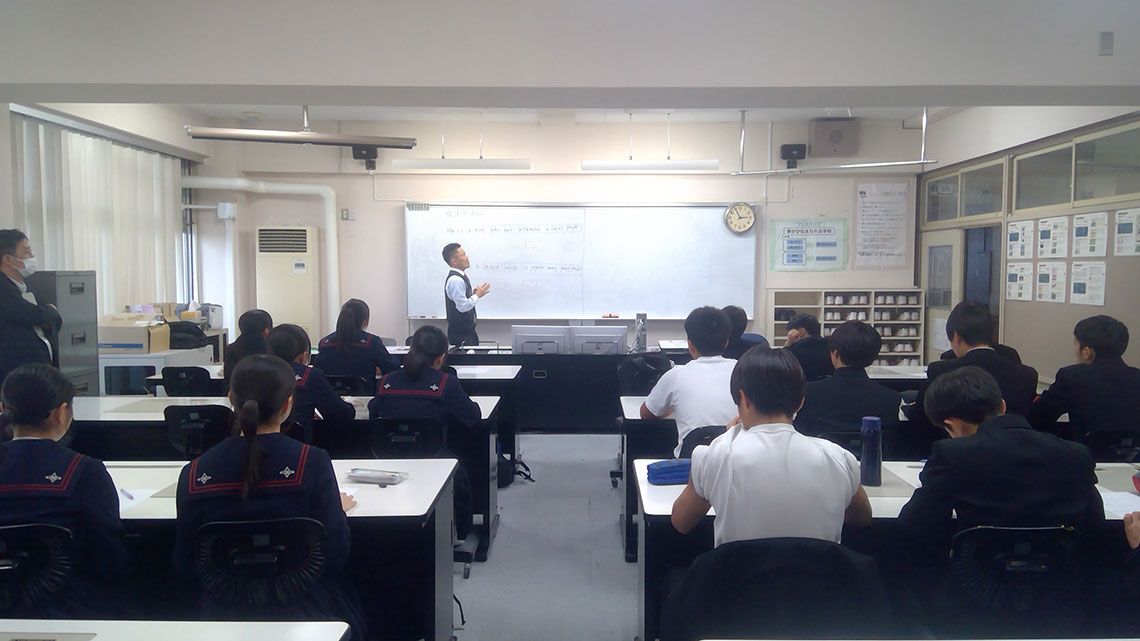塾講師による授業の様子