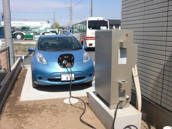 電気自動車と連携し電力をやり取りするスマートハウスもある。写真は、電源の自動切り替えなど信頼性の高さに定評があるセキスイハイムのシステムの様子（筆者撮影）
