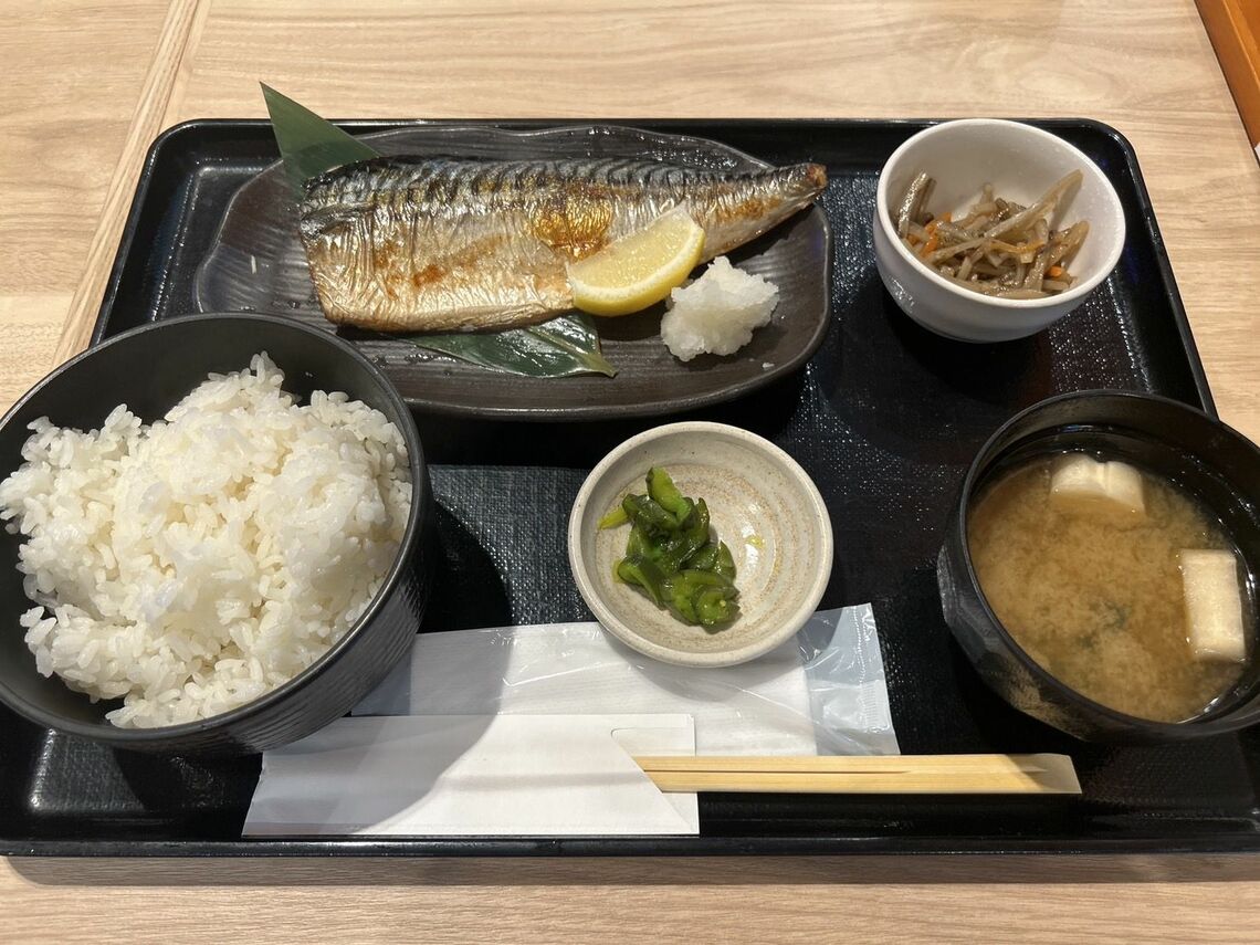 鯖の塩焼き定食（筆者撮影）