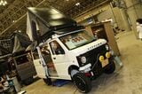 アソモビ2022 in Makuhari出展車両。ダムドの外装コンプリートキットを装着したTスタイルオートセールスのエブリイ（筆者撮影）