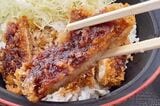 甘くて濃厚なソースは、キャベツとの相性も抜群です（筆者撮影）