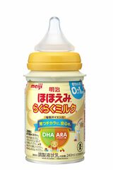 専用アタッチメントをつけることで、市販の乳首を取り付けることができる（写真：明治）
