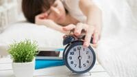 明日から試したい､｢スッキリ寝起き｣のコツ スヌーズ機能は寝起きに悪影響？