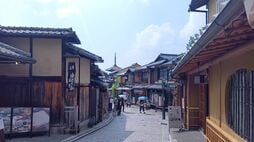 ｢38.8℃の京都にインバウンド観光客はいる？｣歩いて驚いた…清水寺も嵐山も｢こんな光景初めて｣《酷暑ジャパン》の現実