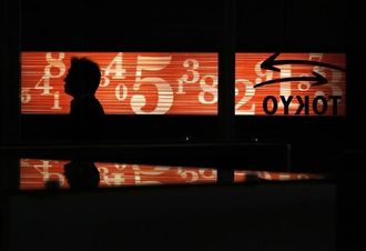 日経平均は3日続落､円高と地政学リスク重荷