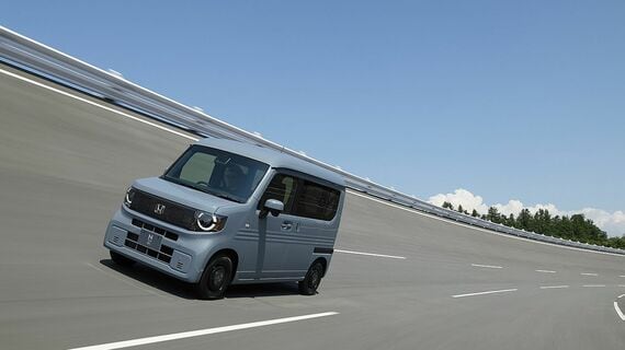 電動化を推し進めるホンダの国内第1弾モデルとなる軽商用BEV「N-VAN：e」の走行シーン