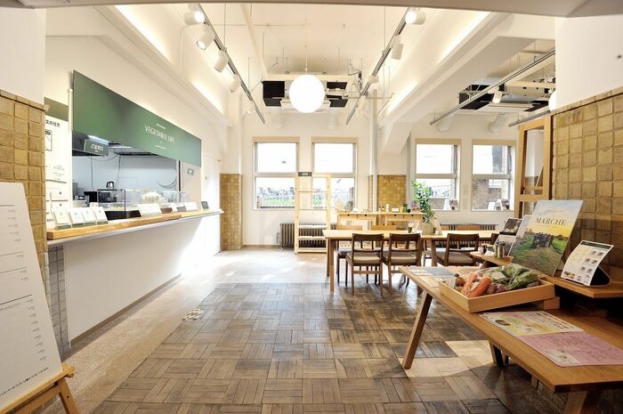 旧食堂はカフェとして営業している