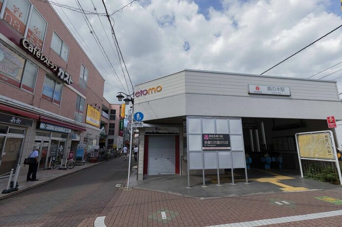 他の駅とは異なり駅前にチェーン店も目立つ下丸子駅