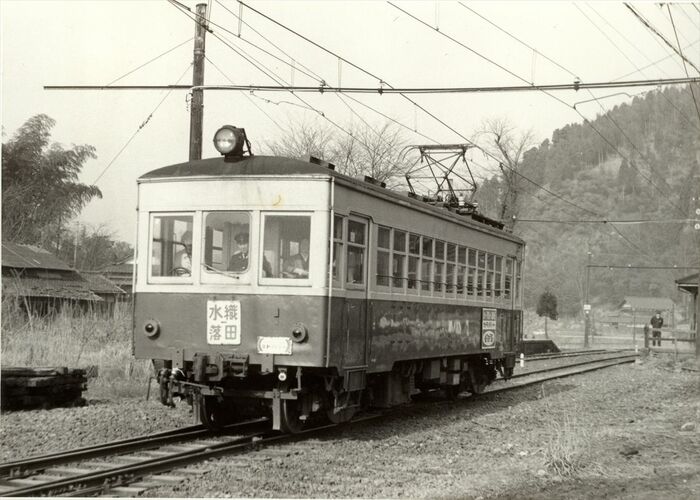 鯖浦線の電車。樫津駅を発車した水落行き