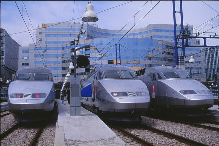 パリ・モンパルナス駅に並ぶTGVアトランティック