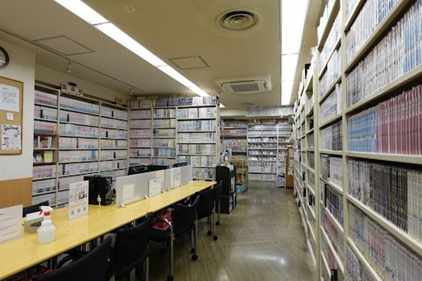 落ち着きがあり、広い店内（写真：筆者撮影）