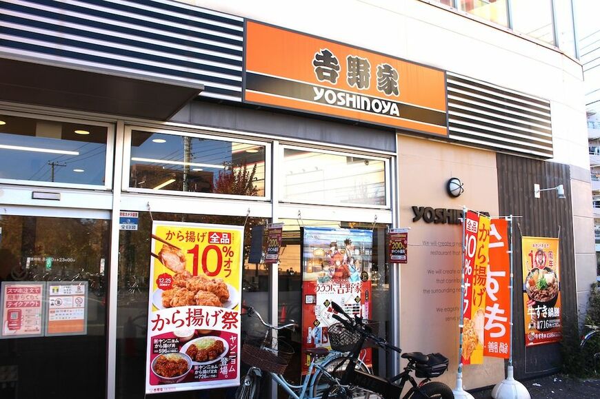 牛丼チェーンとして老舗の吉野家。鰻メニューを通年で提供しています（筆者撮影）