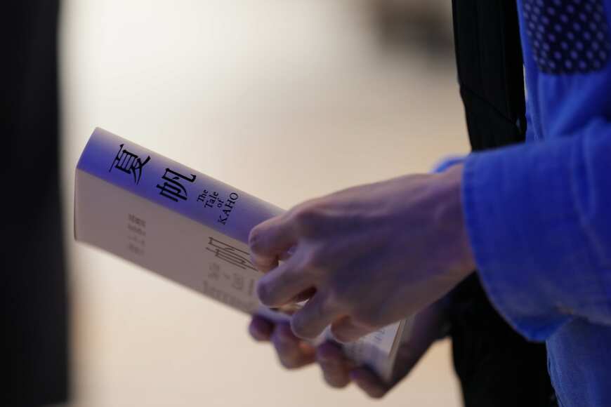 紀伊国屋書店新宿本店の「発売解禁にあわせた販売イベント」の様子（写真：AP/アフロ）