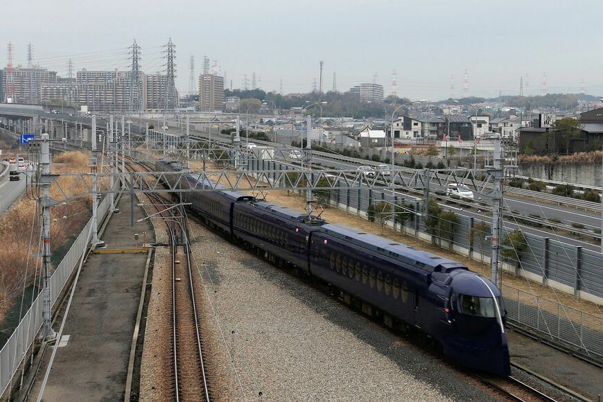 一時期、南海の「ラピート」50000系で運行されていた特急「泉北ライナー」＝2023年2月（編集部撮影）