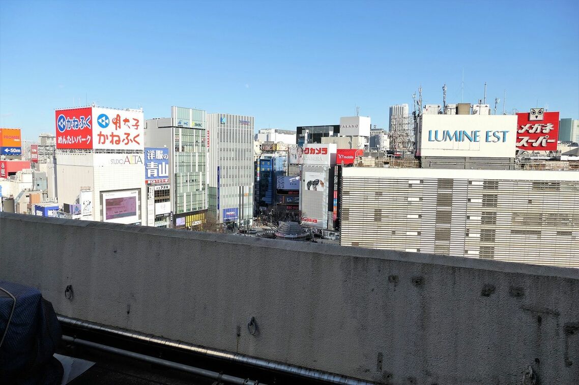 屋上から見た新宿駅の東側