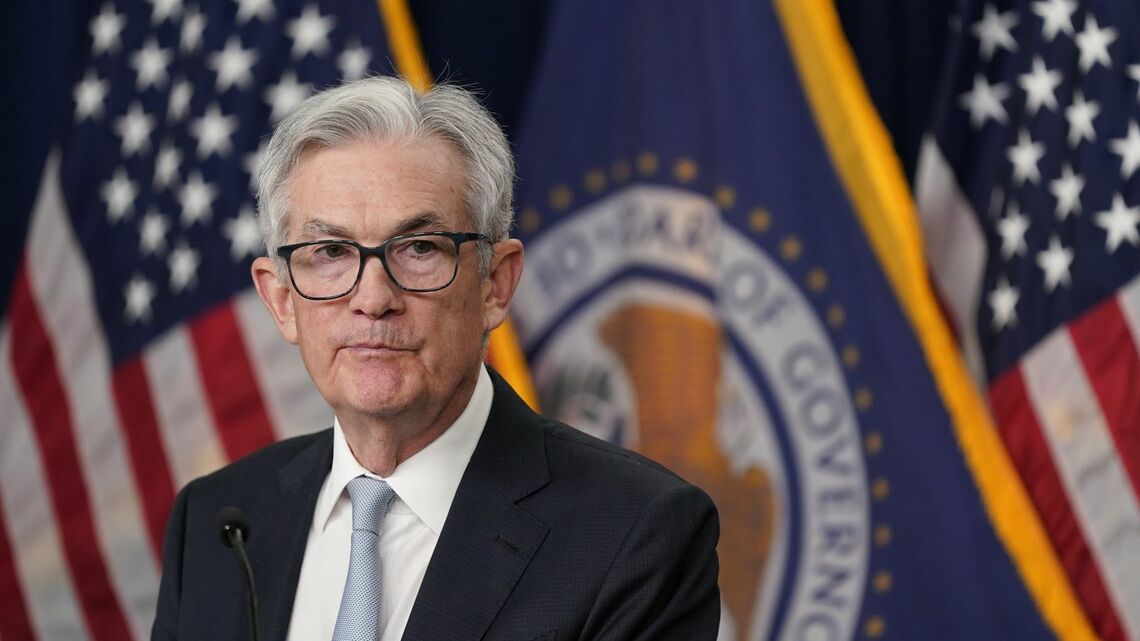 11月2日、FOMC後に記者会見に臨むFRBのパウエル議長（AP/アフロ）