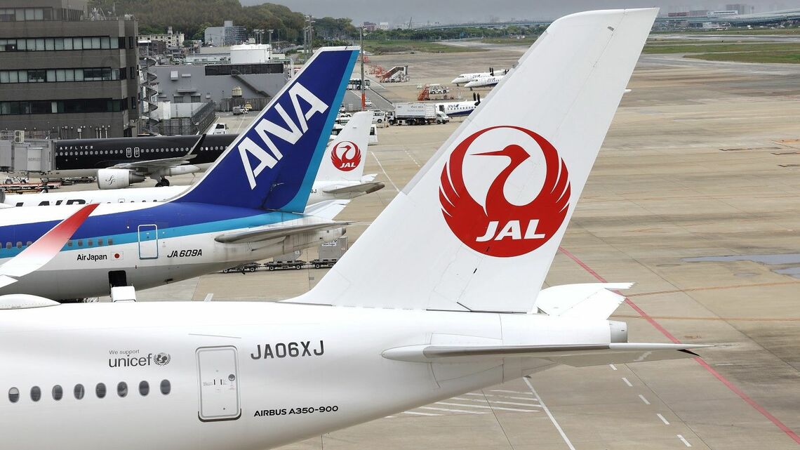 業績が回復基調にあるANAとJALの旅客機