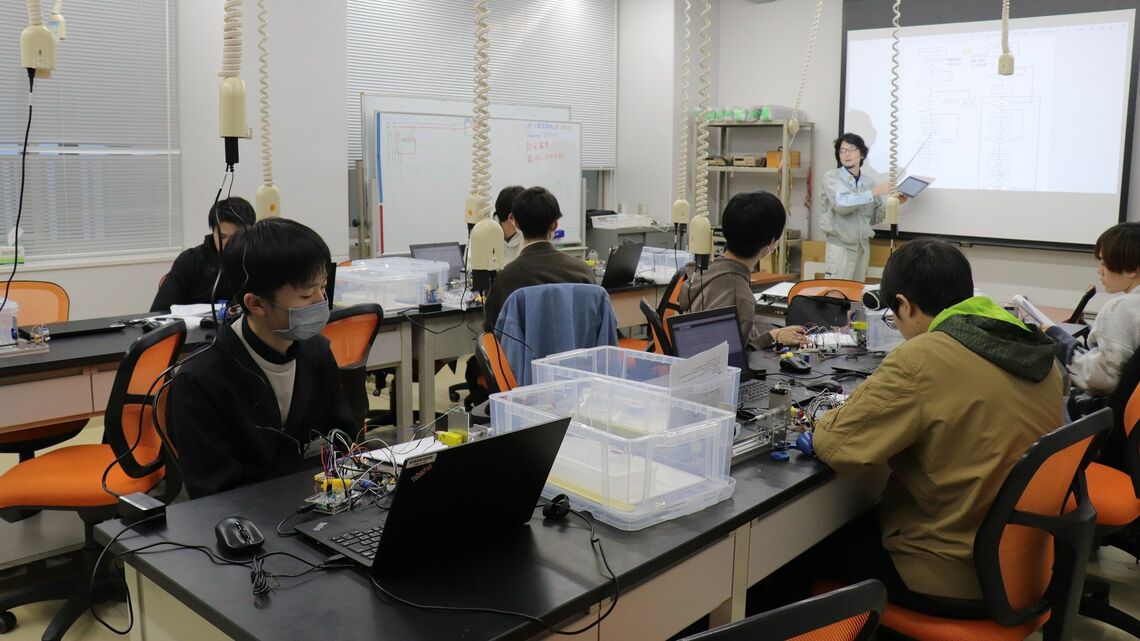 近畿大の講義の様子（記者撮影）