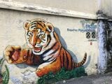 イポーの街を散策すると、今にも動きそうなリアルな壁画アートをあちこちに見つけることができる。ノスタルジックなタッチが魅力だ（写真：著者提供）