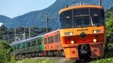 一部は西九州新幹線リレー列車の役割も担う「みどり・ハウステンボス」が現在の783系の筆頭の任務。「ハウステンボス」編成は全身オレンジ色をまとう（写真：久保田 敦）