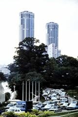 オイルマネーなのか、当時南米では少なかった高層ビルも（1987年　筆者撮影）