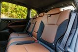 「Premium」はナッパレザー／ウルトラスエードのシート（写真：SUBARU）