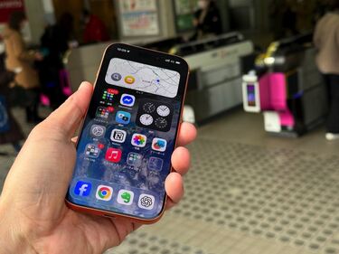 アップデート中にiPhoneが文鎮化──eSIM時代