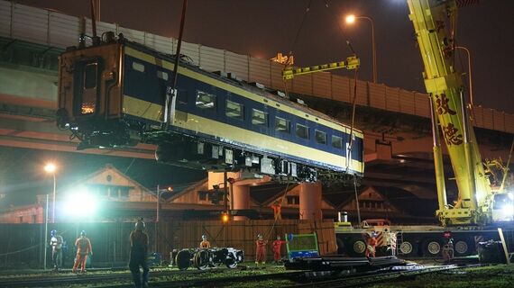 583系の台湾鉄道博物館搬入シーン