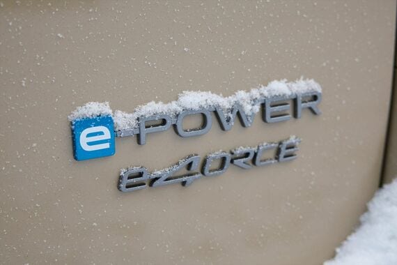 「e-4ORCE」は現行「エクストレイル」から採用が始まった技術（写真：日産自動車）