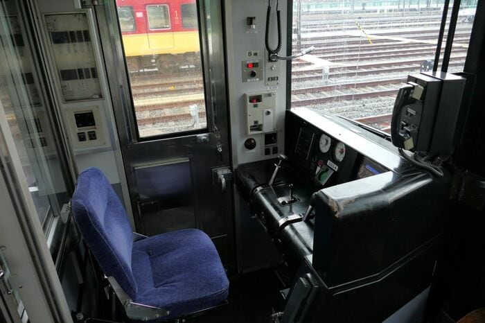 3000系の運転席