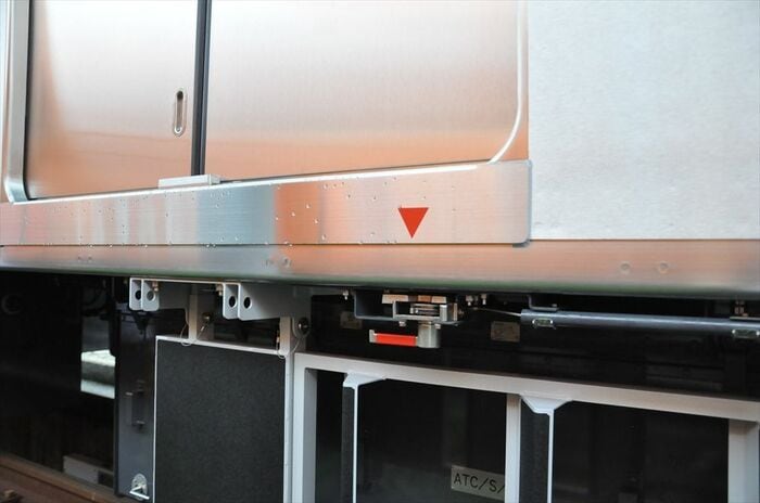 ドア付近の床下にあるドアコック