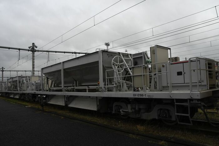 バラストを搭載するGV-E196形
