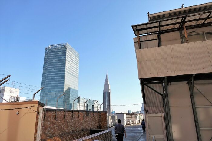 南側の屋上は従業員の休憩スペース