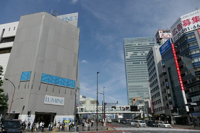 画面右奥がバスタ新宿とミライナタワー