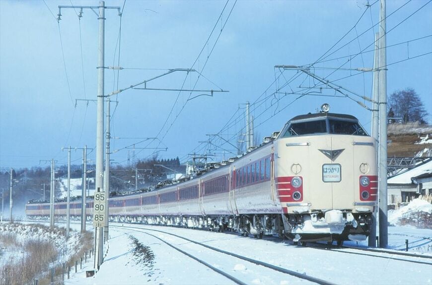＜国鉄時代＞雪景色の中を快走する「はつかり」（撮影：南正時）