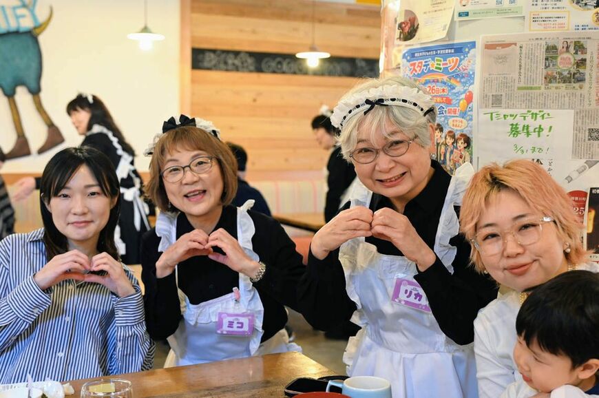 「リカちゃん」の娘と「ミコちゃん」の娘は同級生。冥土喫茶開催にあわせて揃って里帰りをしたという（写真：筆者撮影）