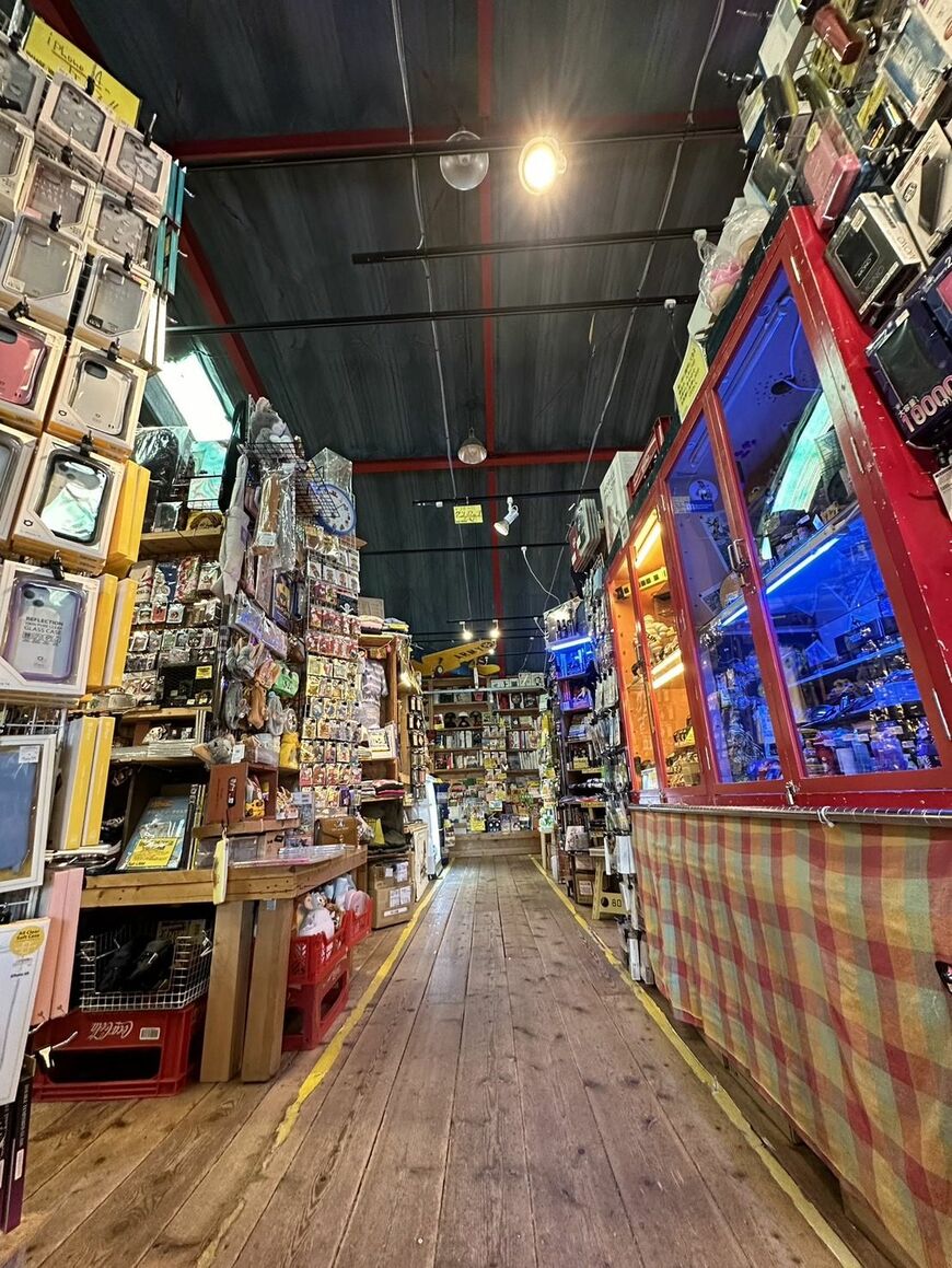 岡崎店のアメリカンな店内の写真