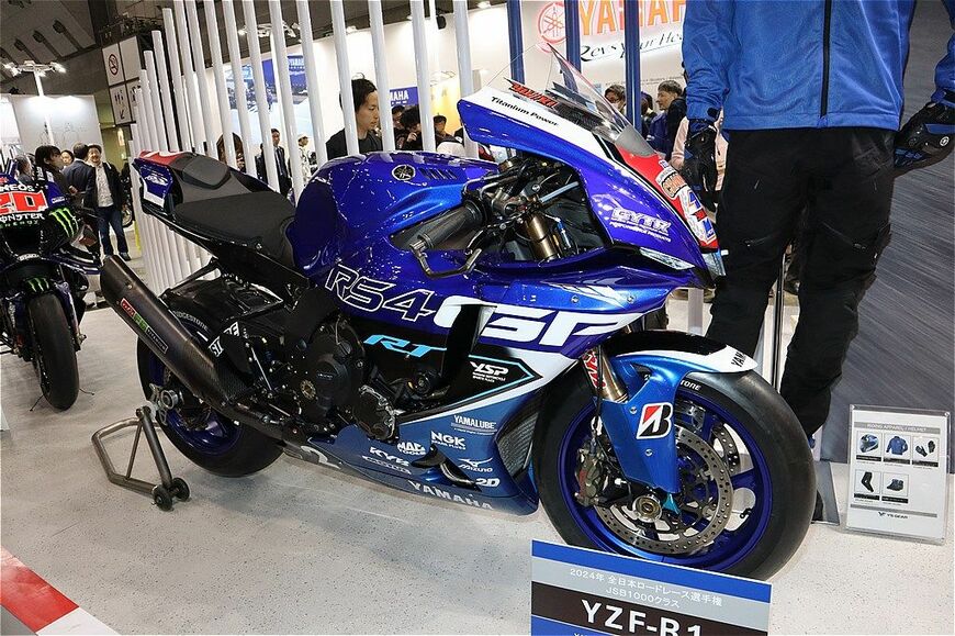 全日本ロードレース選手権JSB1000クラスチャンピオンマシンのYZF-R1（筆者撮影）