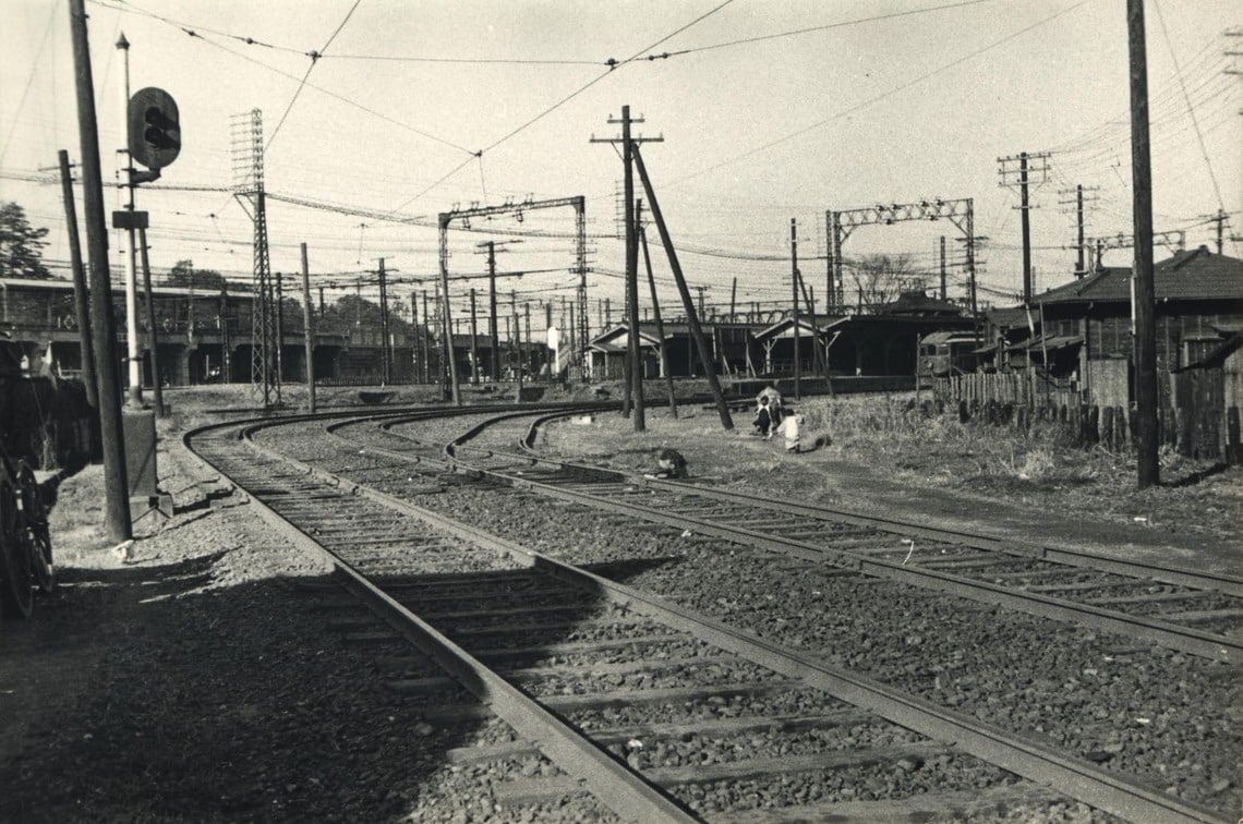 京浜電鉄と海岸電軌の連絡駅だった総持寺駅。左奥の高架上には鶴見臨港鉄道本山駅＝1925年頃（写真：京急電鉄）