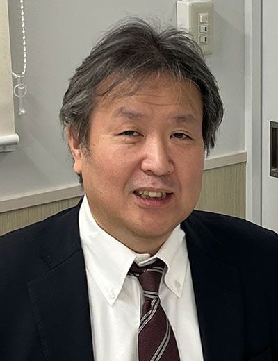 鉄緑会 会長冨田 賢太郎東京大学医学部卒業。在学時に学生講師を務め、卒業後は医師として従事したのち鉄緑会の専任講師となった