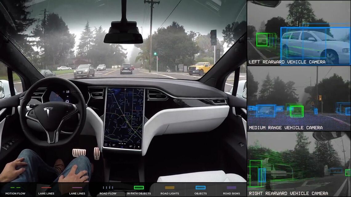 運転支援機能のFSDを使用している様子（写真：Tesla）