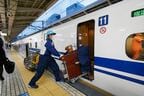 ワゴンの積み下ろしは11号車から専門の職員が行う