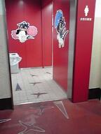 女子トイレ出入り口