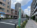 曳舟駅前から続く通りから見えるタワマン（筆者撮影）