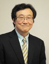 坂田仰（さかた・たかし）淑徳大学総合福祉学部教授立命館大学法学部卒業。東京大学大学院法学政治学研究科公法専攻 博士課程単位取得退学。修士（法学）。日本女子大学教職教育開発センターを経て現職。専門は公教育制度論。日本教育行政学会理事、日本教育制度学会理事,日本スクール・コンプライアンス学会会長。教育委員会と連携し、教育裁判の分析を通じた学校の危機管理の改善に取り組んでいる。著書に『裁判例で学ぶ 学校のリスクマネジメントハンドブック』（時事通信社）、『四訂版 学校と法－「権利」と「公共性」の衝突－』（放送大学教育振興会）など（写真：本人提供）