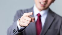 何人もの部下を辞めさせた「パワハラ上司」をがつんと叱る！反発されず行動を変えた社長の意外な言葉とは