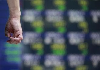 日経平均は続落､オランダ下院選挙など警戒